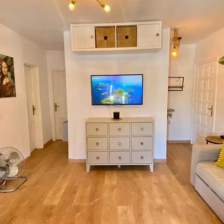 Apartment Cozy Urban Escape 1br Near Tenerife South Airport Guaza