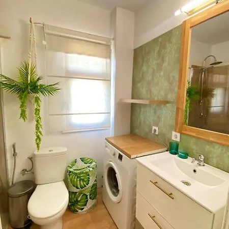 Cozy Urban Escape 1br Near Tenerife South Airport Apartment *