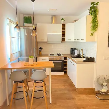 Apartamento Cozy Urban Escape 1br Near Tenerife South Airport *