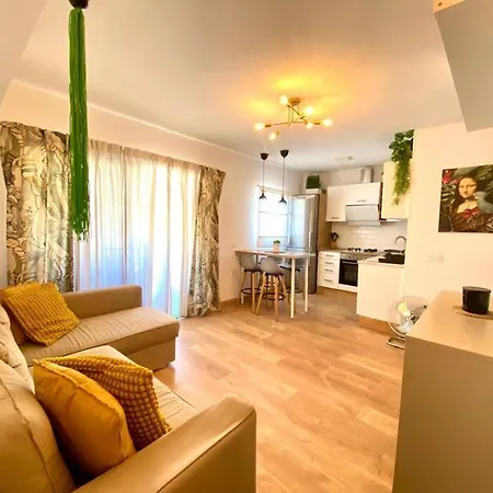 Cozy Urban Escape 1br Near Tenerife South Airport Apartamento *